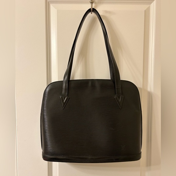 Louis Vuitton bag - Picture 1 of 10